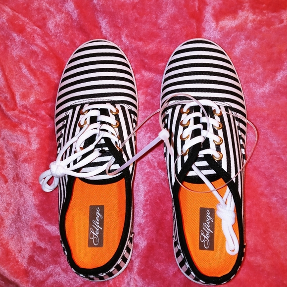 2 for 25 SELFIEGO CASUAL TENNIS SHOES - Picture 1 of 4